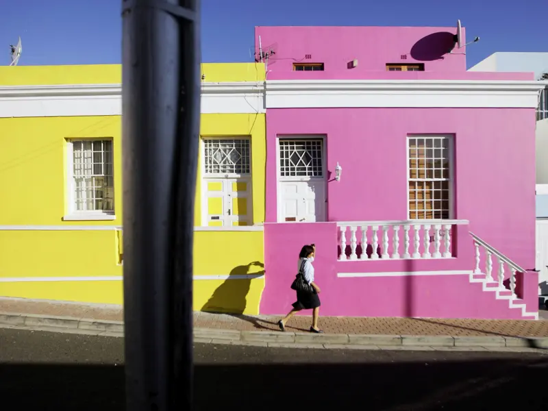 Die Studiosus-Reise durch Südafrika endet in Kapstadt. Eine von vielen Entdeckungen in der Stadt am Kap sind die bunten Häuser von Boo Kap.