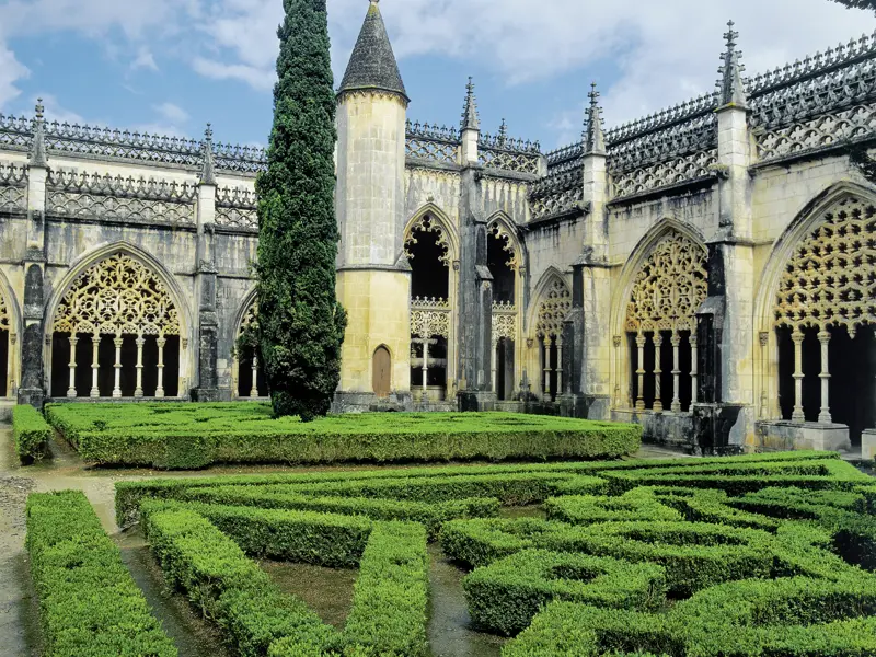 Auf unserer Studienreise mit Muße durch Portugal besuchen wir am siebten Tag das Kloster von Batalha (UNESCO-Welterbe), das nach dem Sieg der Portugiesen über ihre kastilischen Feinde errichtet wurde.