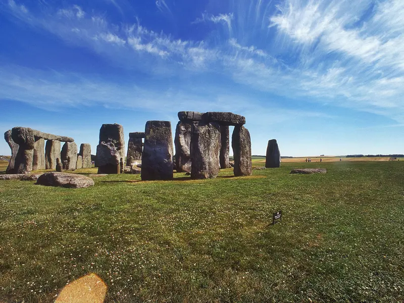 Reisen Sie mit Studiosus zum geheimnisvollen Ort Stonehenge auf unserer umfassenden Südengland-Reise und erleben Sie die magische Aura aller Mythen und Legenden vor dem gewaltigen neolithischen Monument in freier Natur.