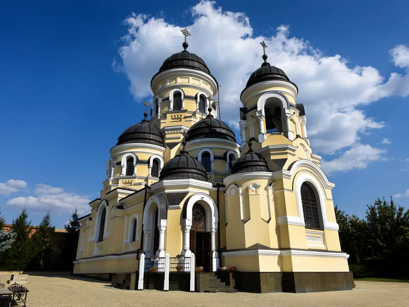 Auf unserer Studienreise durch die Republik Moldau sehen wir Klöster der orthodoxen Kirche, wie hier in Capriana.