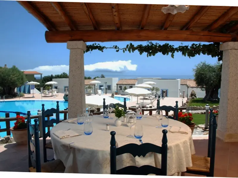Wir genießen entspannte Stunden im Hotel Nuraghe Arvu in Cala Gonone auf Sardinien.