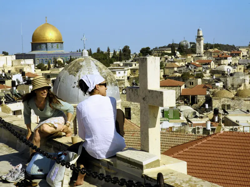 Auf unserer Studienreise durch Israel sehen wir Jerusalem und blicken auf das Altstadtpanorama mit dem Felsendom.
