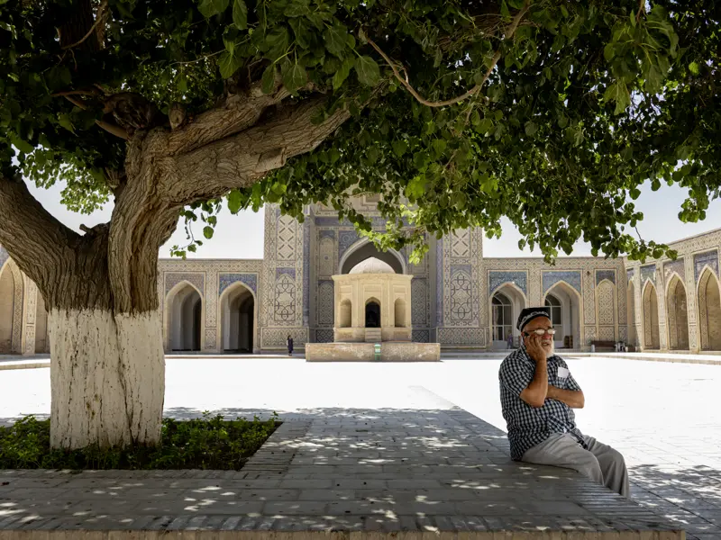 Auf unserer Rundreise durch Usbekistan sehen wir zahlreiche Moscheen und Koranschulen. Bei aller Liebe zu den alten Traditionen sind die Usbeken doch schon lange in der Moderne angekommen.