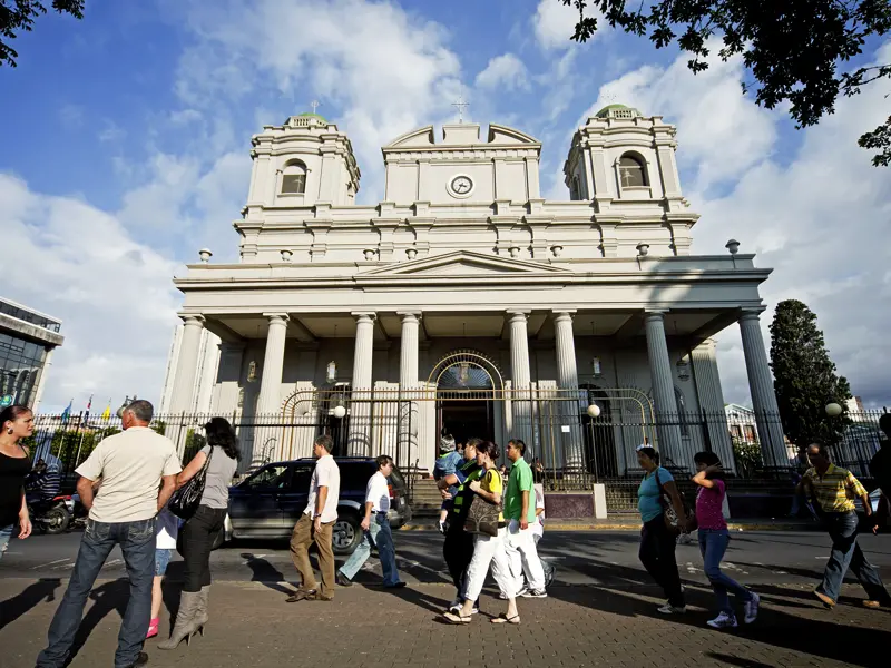Unsere Rundreise durch Costa Rica beginnt in San José, wo ein Besuch des Goldmuseums nicht fehlen darf. Dort steht auch die Catedral Metropolitana.
