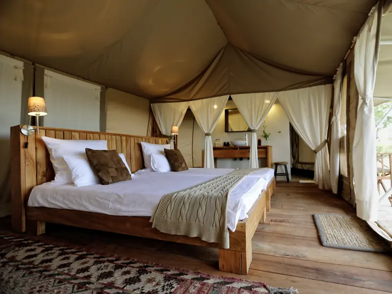 Im Tented Camp von Grumenti Hills übernachten wir in komfortablen Safarizelten.