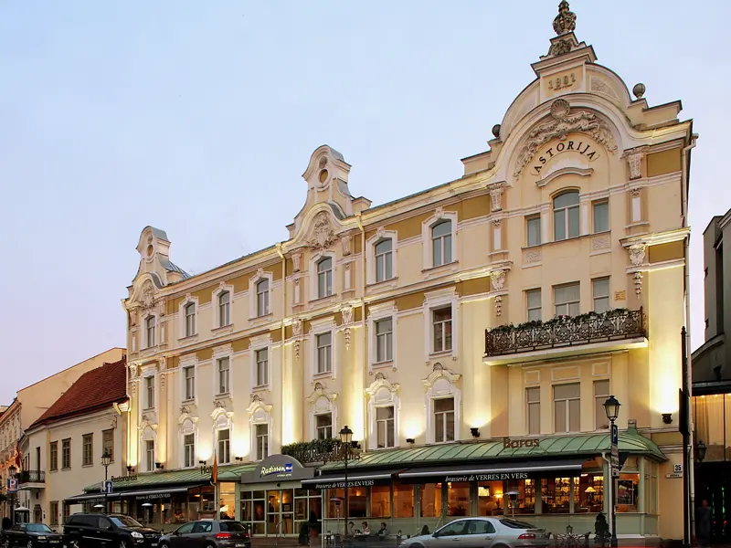 In Litauen übernachten Sie auf dieser Städtereise zweimal im Hotel Radisson Blu Astorija in Vilnius.