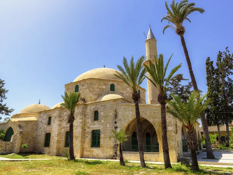 Auf unserer Studienreise nach Zypern machen wir Station bei Larnaca und sehen die Grabmoschee Chala Sultan Tekke.