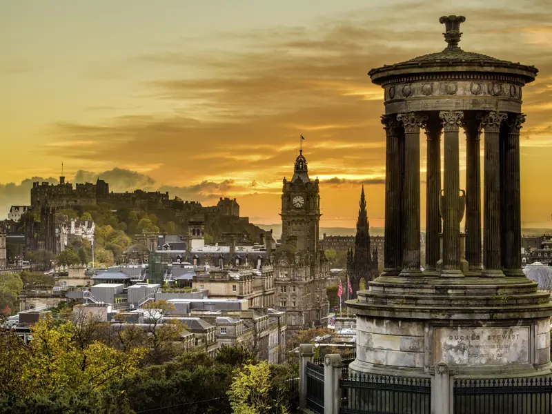 In der Hauptstadt von Schottland, in Edinburgh, beginnt unsere Rundreise durch Schottland. Fontane nannte sie "Stadt der sieben Hügel".