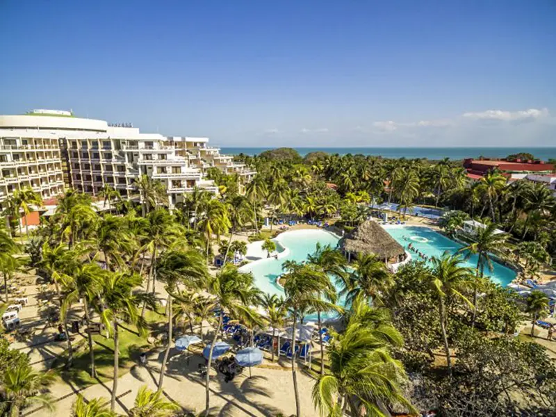 In Varadero empfängt ein komfortables Strandhotel. Weißer Strand, kristallklares Meer und karibisches Flair ¿ so traumhaft endet Ihre Singlereise durch Kuba.