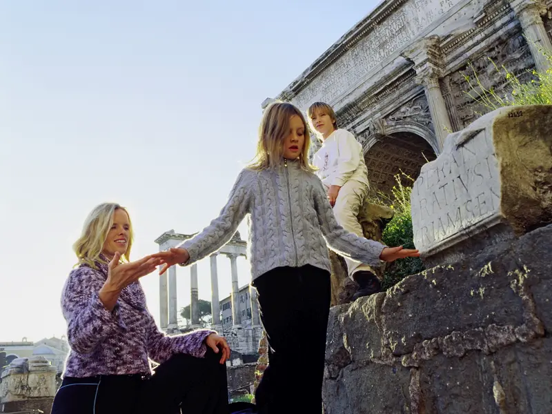 Auf der Familienstudienreise nach Rom besuchen wir das Forum Romanum , das Zentrum von Macht und Politik im Römischen Reich