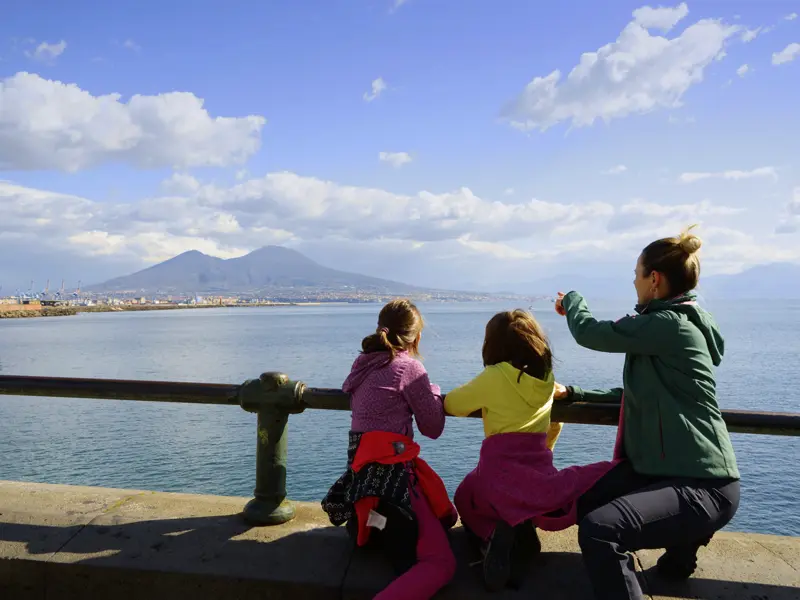 auf der Familienstudienreise an den Golf von Neapel und ins Cilento sehen wir den Vesuv