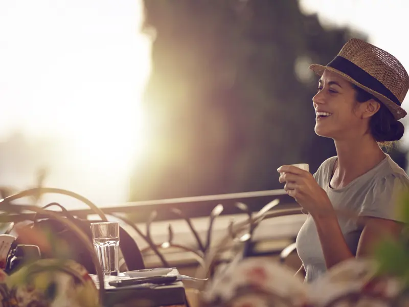 Genießen Sie  auf unserer Rundreise durch Sizilien immer wieder entspannt einen Kaffee in der Sonne!