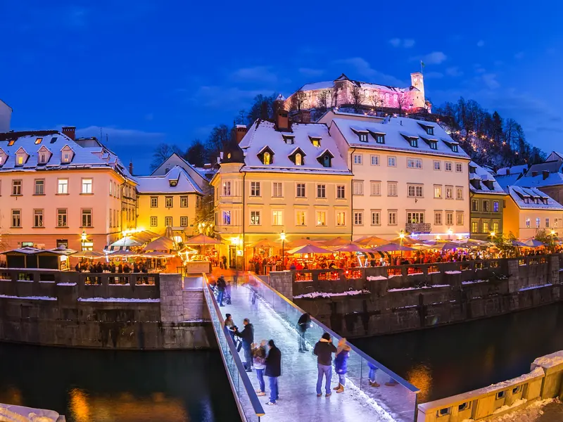 Gehen Sie während unserer Studiosus-Singlereise über Silvester auf einen abendlichen Spaziergang durchs winterliche Ljubljana und entdecken Sie, was die slowenische Hauptstadt zu bieten hat.