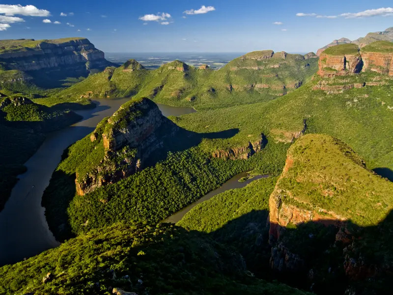 Auf unserer Singlereise durch Südafrika erkunden wir an den ersten Tagen die Umgebung von Hazyview, unter anderem den Blyde River Canyon, eines der großen Naturwunder Afrikas östlich von Johannesburg.