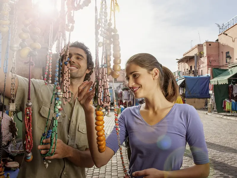 Zum Andenken an Ihre Marokko-Reise mit Studiosus finden Sie in den Souks eine schier unendliche Fülle an kunsthandwerklichen Produkten.