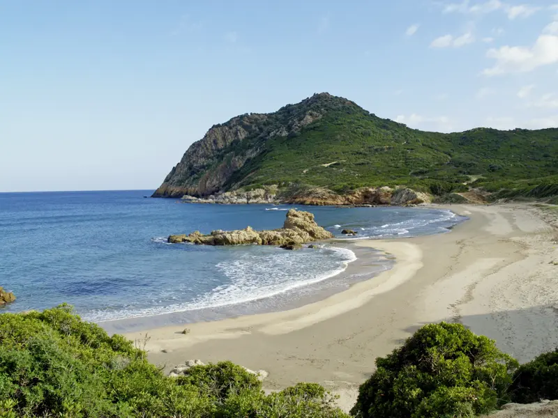 Auf unserer elftägigen Wander-Studienreise durch Sardinien erleben Sie die landschaftlichen und kulturellen Höhepunkte der Mittelmeerinsel. Natürlich machen wir auch Abstecher zu ihren schönen Badebuchten.