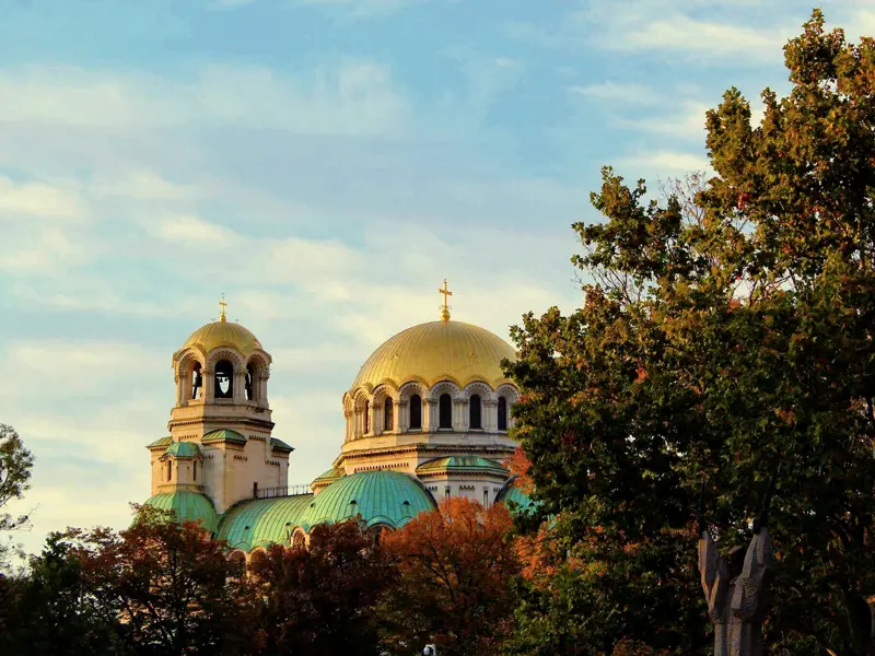 Auf unserer Studienreise durch Bulgarien sind wir für zwei Übernachtungen in Sofia. Die Kuppel de rAlexander-Newski-Kathedrale ist mit Blattgold verziert und überstrahlt die bulgarische Hauptstadt.
