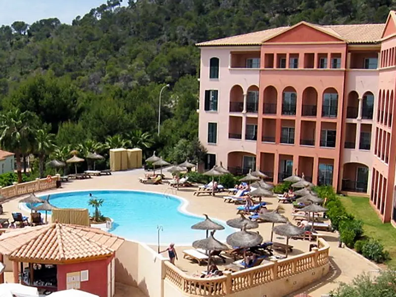 Auf unserer Wanderreise nach Mallorca übernachten wir im gut geführten Hotel Don Antonio, ruhig am Rande von Peguera gelegen.