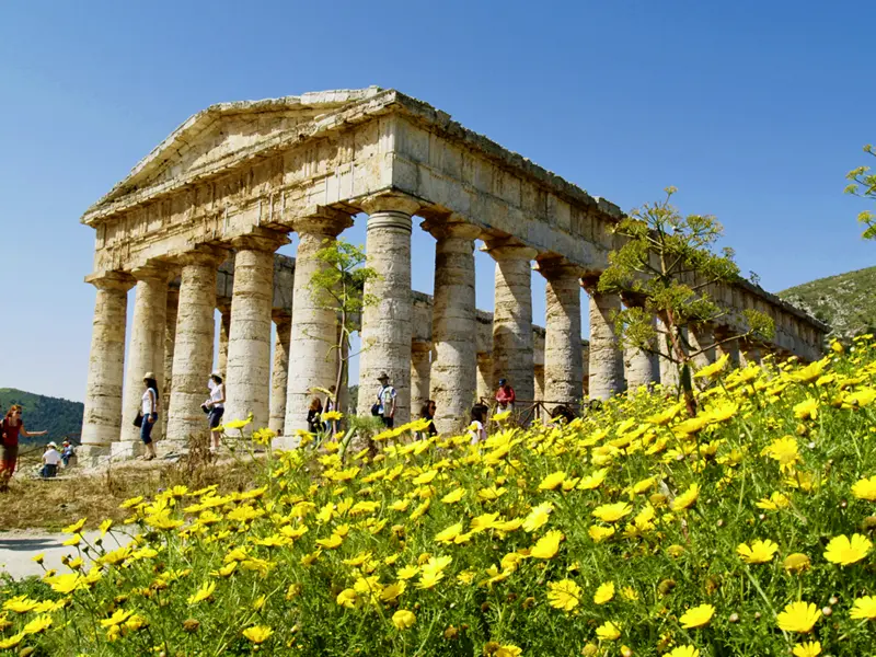 Ein Highlight auf unserer Studienreise mit Muße durch Sizilien ist ganz sicher der geheimnisvolle Tempel von Segesta.