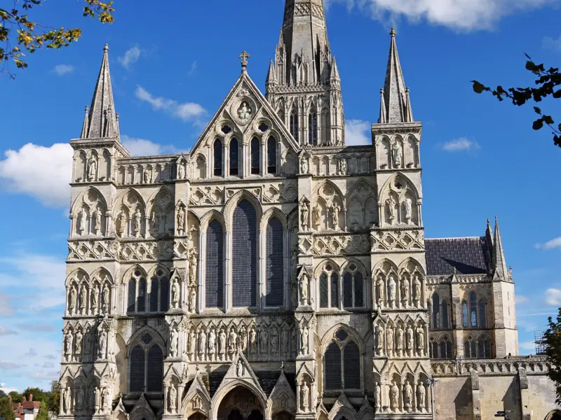 Besuchen Sie die Kathedrale in Salisbury auf unserer Studienreise durch Südengland, wo unser Fokus auf dem grünen Herzen der Insel liegt.