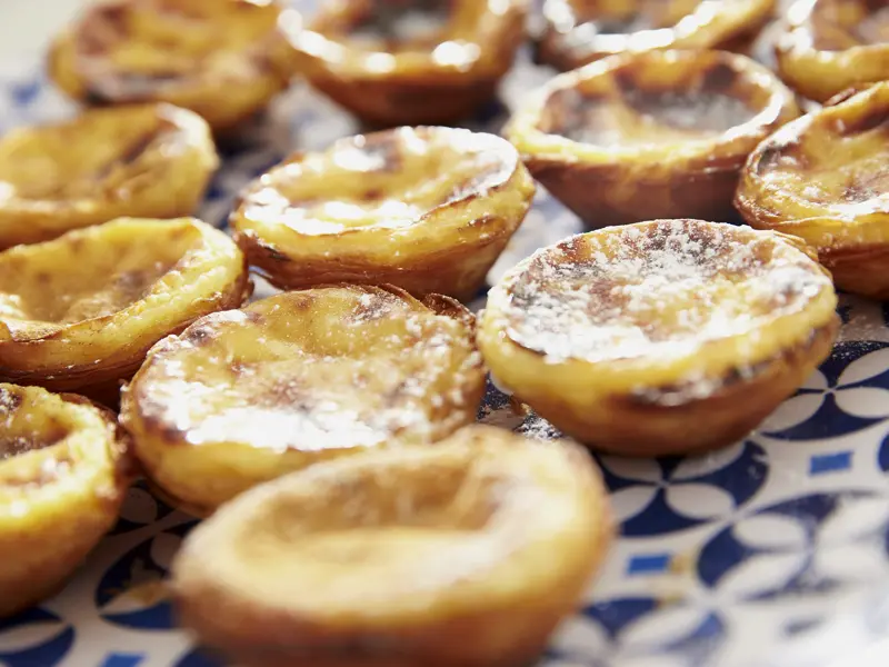 Auf unserer Silvesterreise nach Porto probieren wir sicherlich immer wieder Köstlichkeiten der portugiesischen Patisserie wie Pasteis de Nata, verführerisch süß.
