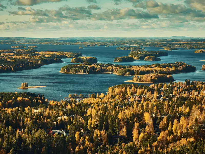 Auf dieser Studienreise geht es ins herbslich gefärbte Finnland mit seinen unendlichen Weiten aus Wäldern und Seen.