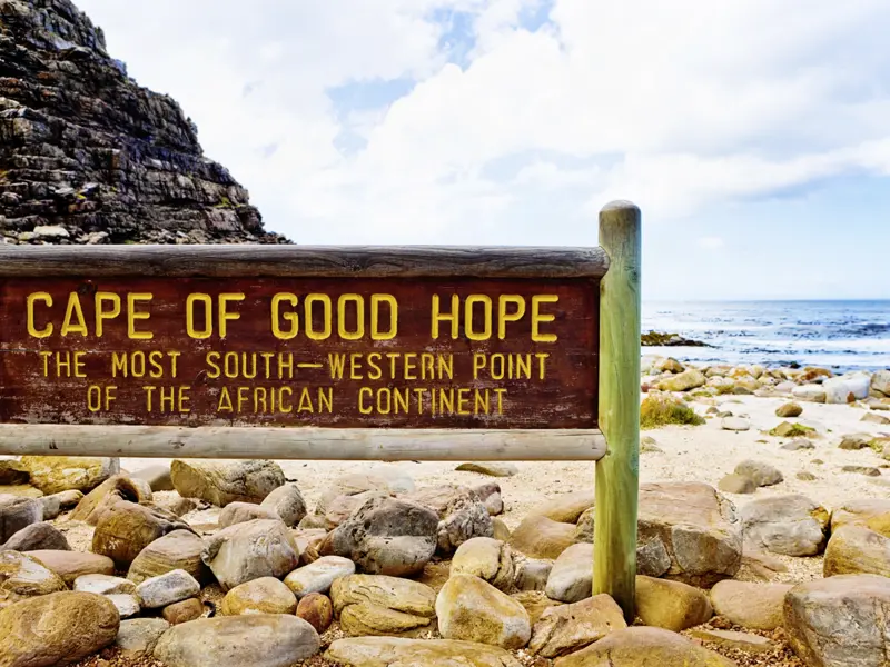 Windumtost sind wir auf unserer Studienreise Südafrika - Impressionen des Öfteren. Hier mit Sicherheit - am Kap der Guten Hoffnung.