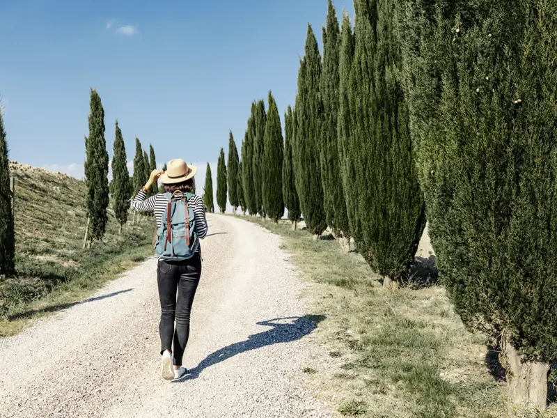 Auf unserer Wander-Studienreise Toskana - Wandern zwischen Pinien und Zypressen genießen wir die liebliche Landschaft auf kleinen Wanderungen.
