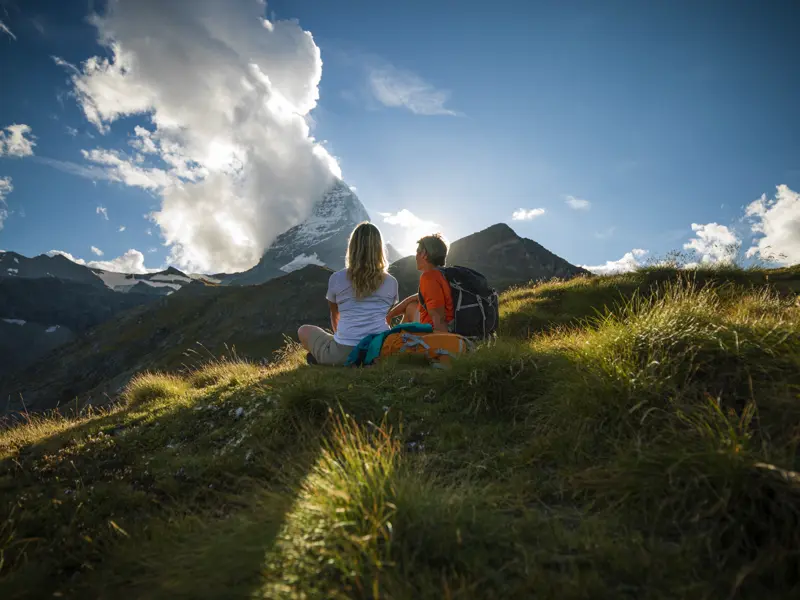 Vielleicht der bekannteste Berg der Welt: das Matterhorn - dem auch wir auf dieser Studiosus-Reise die Ehre erweisen. Wir fahren hinauf zum Gornergrat, von wo aus wir den Berg bewundern können.