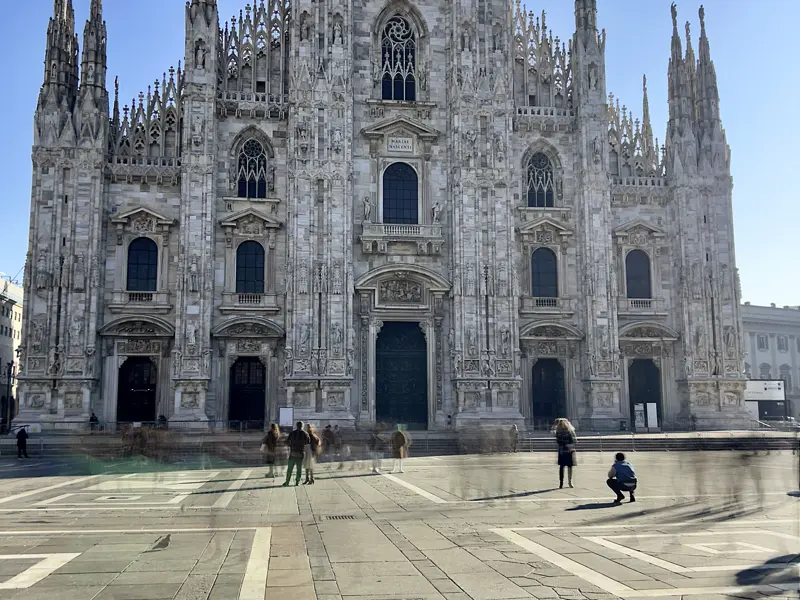 Einer der Höhepunkte unserer klassischen Studiosus-Reise durch die Lombardei ist der Besuch des Doms von Mailand, ein Wunderwerk der Gotik.