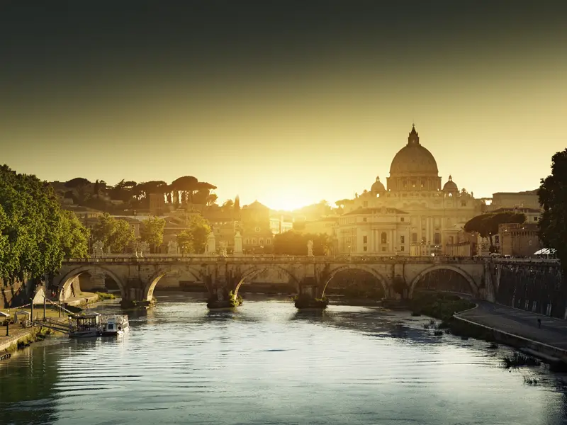 Bei unserer Städtereise nach Rom blicken wir auf 3000 Jahre Geschichte. Der Tiber, die Engelsbrücke und die Peterskirche sind nicht die einzigen stimmungsvollen Höhepunkte unserer Stadterkundung.