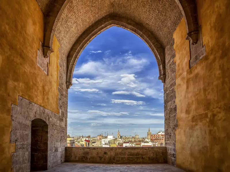 Mit der Studiosus-Reiseleitung erkunden Sie auf dieser Citylights-Städtereise fünf Tage lang Valencia, Spaniens Perle am Mittelmeer. Ihre Reiseleiterin führt Sie zu den schönsten Plätzen der Altstadt und zu versteckten Geheimtipps.