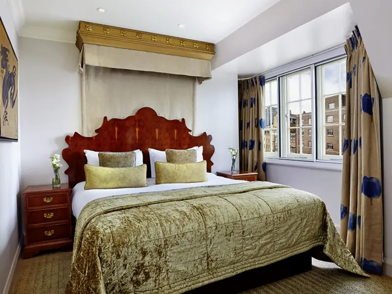 Auf der 6-tägigen Städtereise nach London wohnen Sie im Viersternehotel Radisson Blu Edwardian Grafton. Seine Zimmer verbinden koloniales Flair mit asiatischen Dekorelementen und modernem Design.