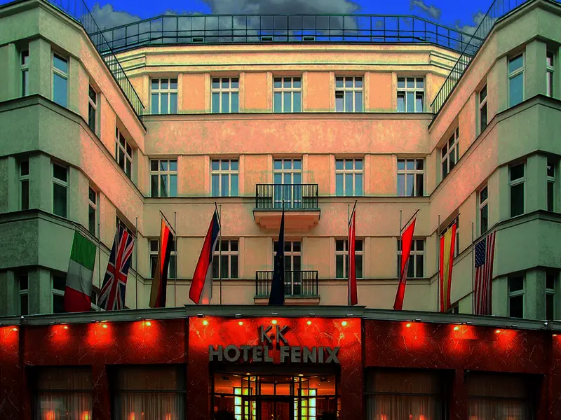Zentral, in einer Seitenstraße des Wenzelsplatzes gelegen, erwartet Sie das komfortable Hotel K+K Fenix für Ihre CityLights-Städtereise nach Prag.