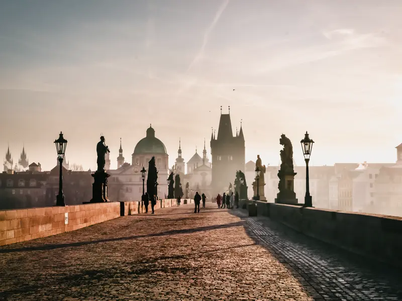 Auf unserer Städtereise nach Prag darf die Karlsbrücke natürlich nicht fehlen. Sie verbindet die Altstadt mit der Kleinseite.