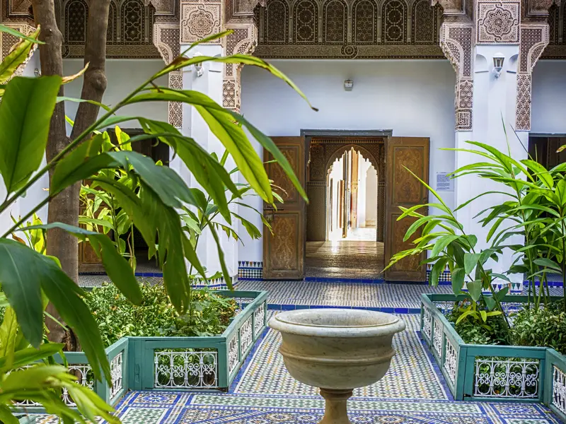 Diese Städtereise nach Marrakesch in Marokko ist wie Eintauchen in 1001 Nacht: wie hier im Innenhof des Bahia-Palastes.