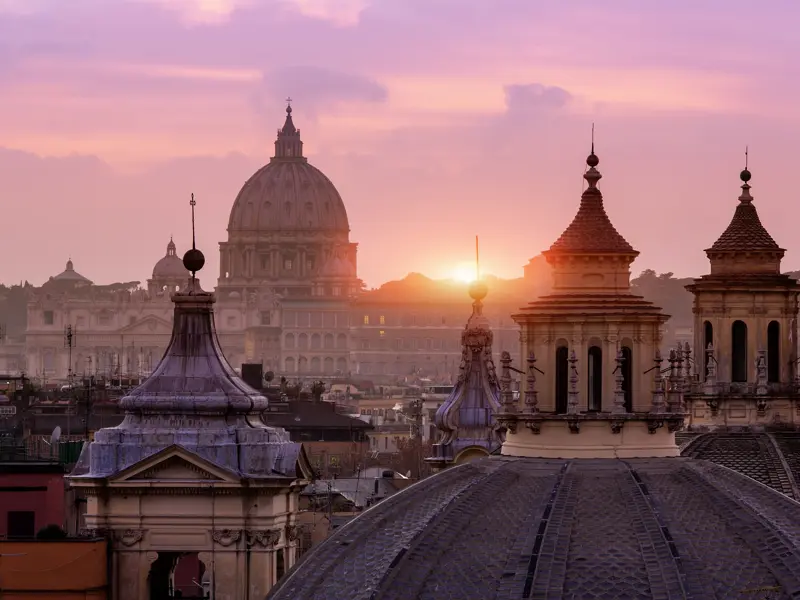 Stimmungsvolle Momente - nicht nur zum Sonnenuntergang - bleiben in Rom auf unserer Reise für Singles und Alleinreisende nicht aus. Die Stadt vereint auf einzigartige Weise Kultur- und Lebensgenuss.