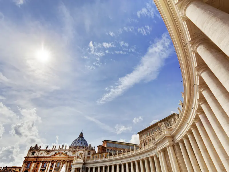 Ein Highlight auf der Studiosus-Reise für Singles und Alleinreisende nach Rom ist der Besuch der Peterskirche und des Petersplatzes - Mittelpunkt des christlichen Abendlandes.