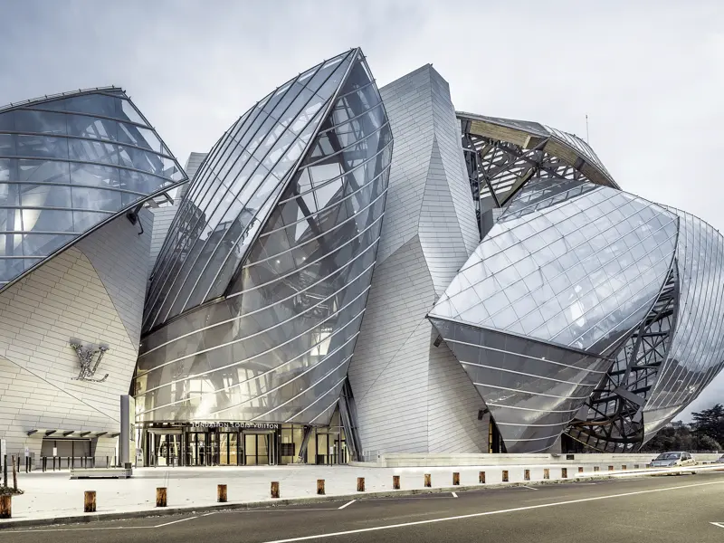 Blick auf den neuen Louis Vuitton Store auf der Champs Elysees