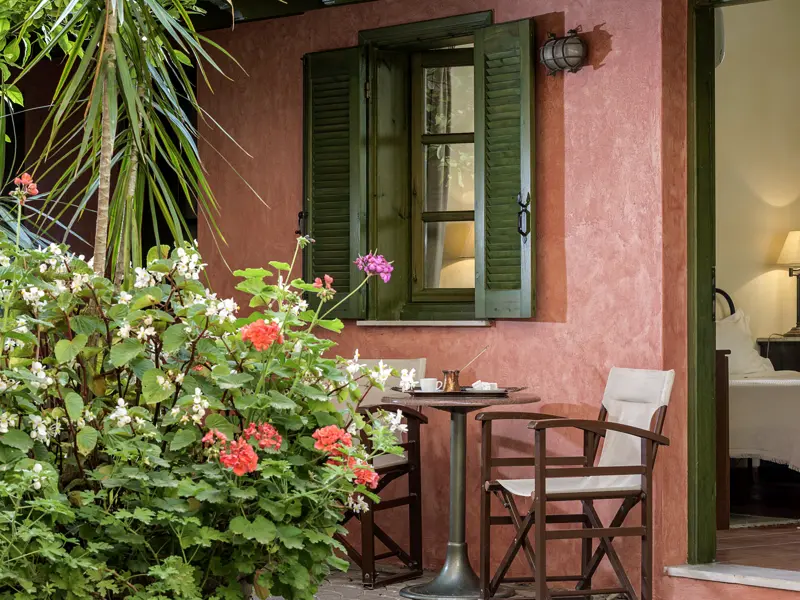 In Nauplia empfängt uns auf unserer Rundreise durch Griechenland das kleine Hotel Nafsimedon, ein ehemaliges Herrenhaus in venezianischem Stil.