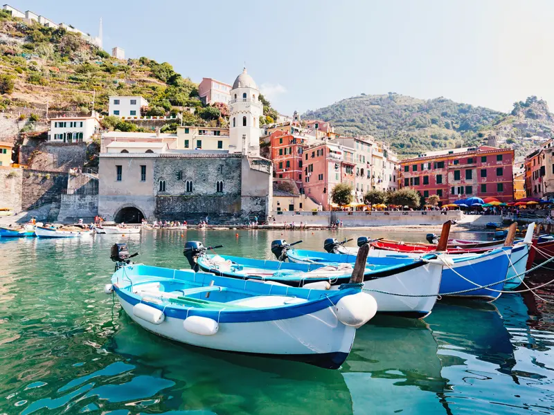 "Malerisch" könnte hier erfunden worden sein: in Vernazza, einem der hübschen Orte der Cinque Terre, die wir auf unserer smart&small-Reise besuchen