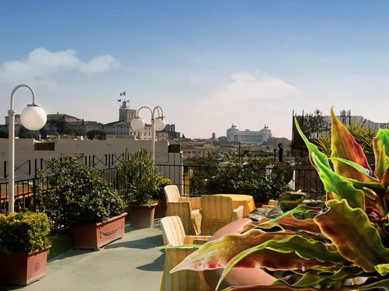 Wer auf unserer smart&small-Reise nach Rom im Hotel Cecil übernachtet, genießt den Blick von der romantischen Dachterrasse über das Häusermeer der Ewigen Stadt.