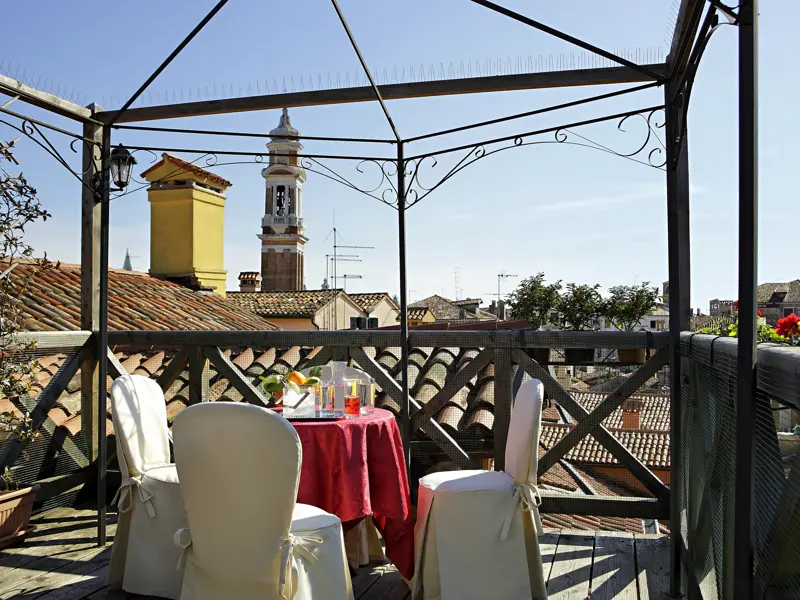 Das Hotel Ca' d'Oro in Venedig, ein ehemaliger Adelssitz, verschönt unseren Aufenthalt durch Eleganz und Schlichtheit.