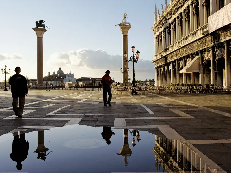 Natürlich sehen Sie auf Ihrer Städtereise nach Venedig auch den berühmten Markusplatz samt Dom und Dogenpalast.