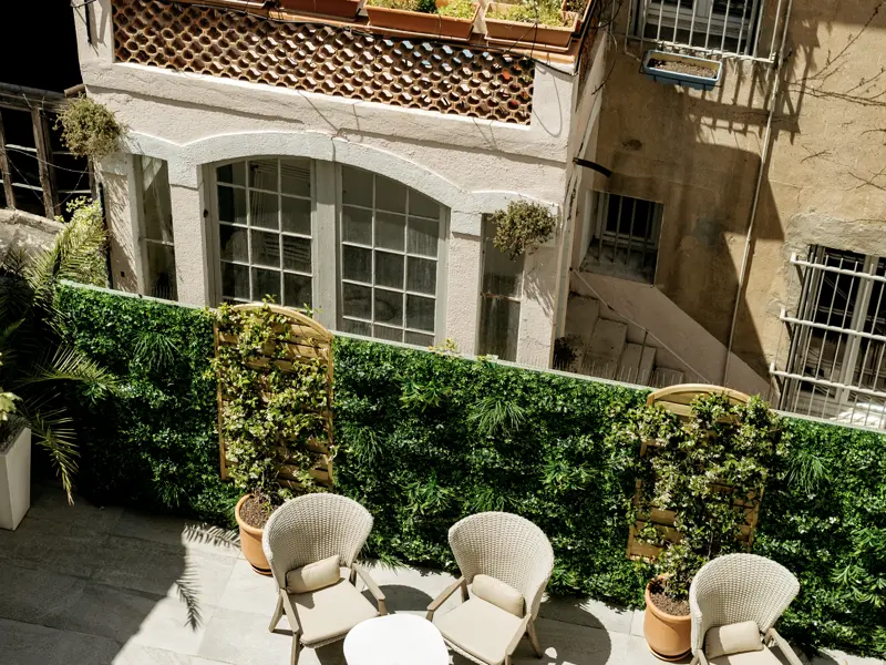 In Aix-en-Provence wohnen wir für zwei Nächte im Boutique-Hotel Cézanne, das nur wenige Schritte vom berühmten Cours Mirabeau entfernt ist, auf dem auch der berühmte Namnesgeber des Hotels gern flanierte.