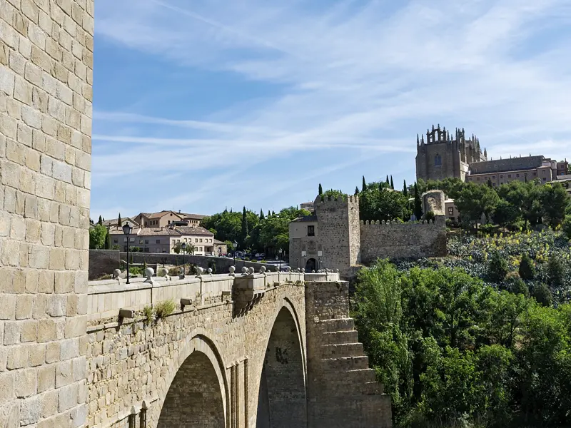 Schöne Aussichten auf unserer neuntägigen Rundreise in kleiner Gruppe durch Kastilien und die Extremadura - hier auf die Altstadt von Toledo (UNESCO-Welterbe).