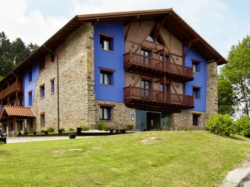 Zu Beginn unserer smart & small-Reise in kleiner Gruppe durch das Baskenland und die Rioja ist das idyllisch gelegene Hotel Atxurra in den Hügel bei Bermeo unsere Ausgangsbasis für Entdeckungen in der Umgebung.