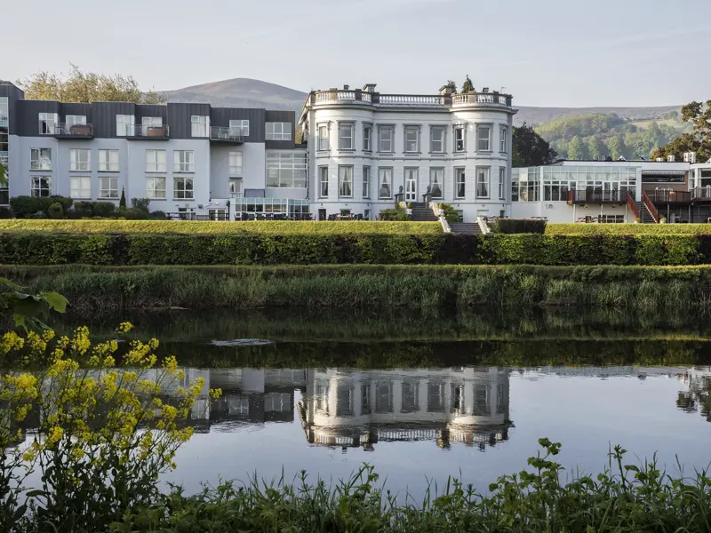 Auf unserer smart&small-Reisee durch Irland übernachten wir in schönen, stilvollen Hotels, u.a. dem Minella-Hotel in Clonmel mit schönem Garten, direkt am Fluss Suir.