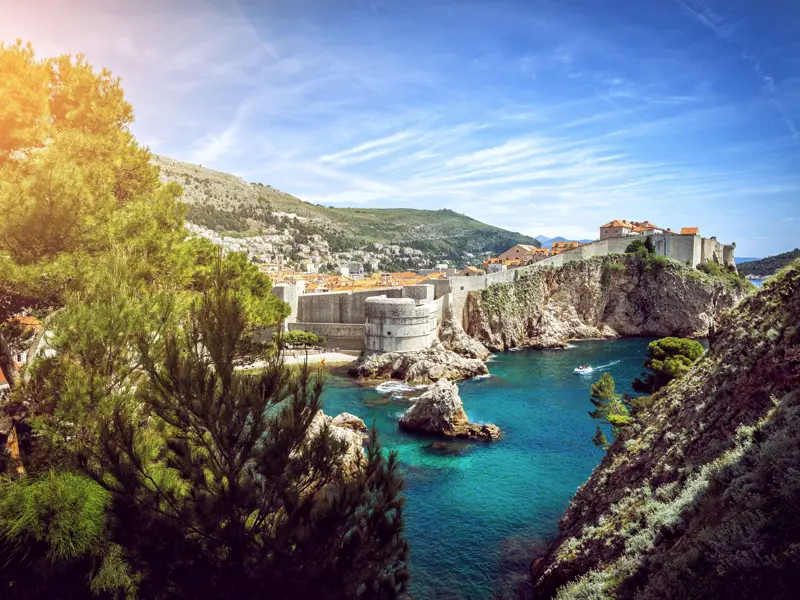 Nach dem Stadtrundgang durch Dubrovnik noch mal auf die Festungsmauer? Unsere smart&small-Rundreise durch Kroatien gibt Ihnen Gelegenheit, auch mal auf eigene Faust durch reizvolle Städte und bezaubernde Landschaften zu streifen.
