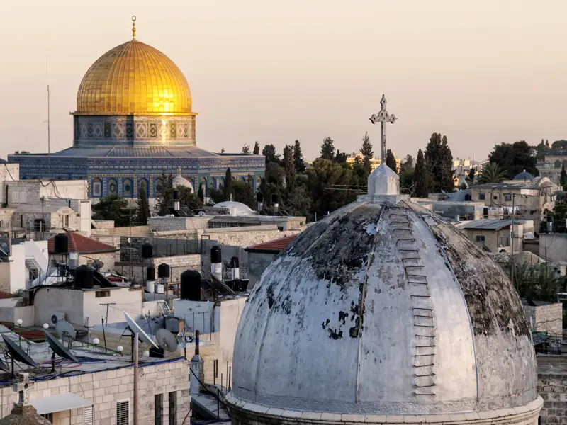Bei der smart & small Reise nach Israel von Studiosus kommen wir auch nach Jerusalem, wo die goldene Kuppel des Felsendoms das Bild der Altstadt prägt.